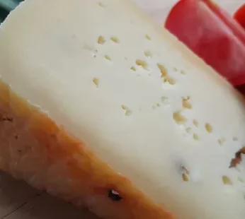 La Fromagerie – Pecorino Black Pepper / Pecorino Poivre Noir 150g