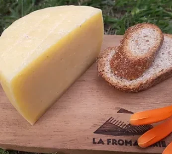 La Fromagerie – Cow Tomme / Tomme de Vache 215g